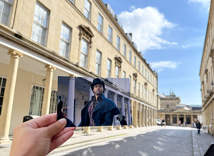 Szene aus "Bridgerton" in der Bath Street, Bath, England