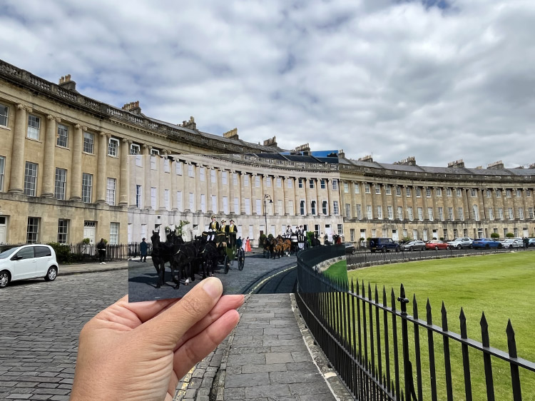 Szene aus "Bridgerton"am Royal Crescent, Bath, England