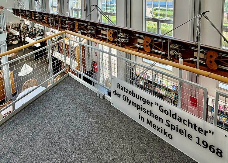 Original-Goldachter von 1968 in der Stadtbücherei Ratzeburg